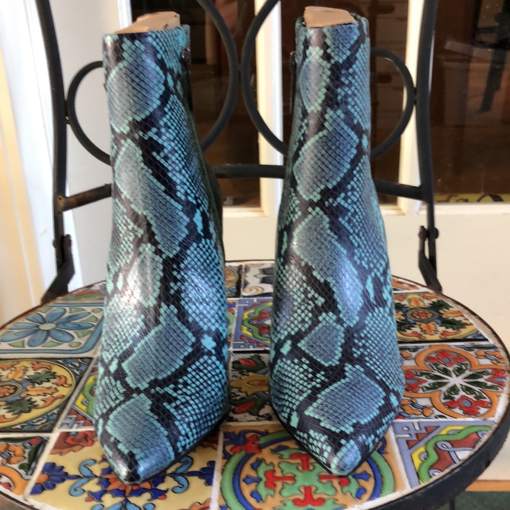 Gianni Bini NWT Blue Snake Print Ankle Boots - Picture 3 of 7